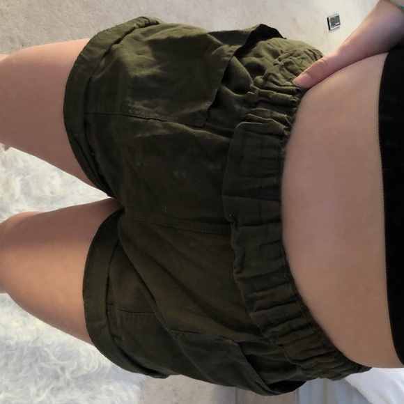 Aritzia (Community) green shorts - Picture 3 of 3